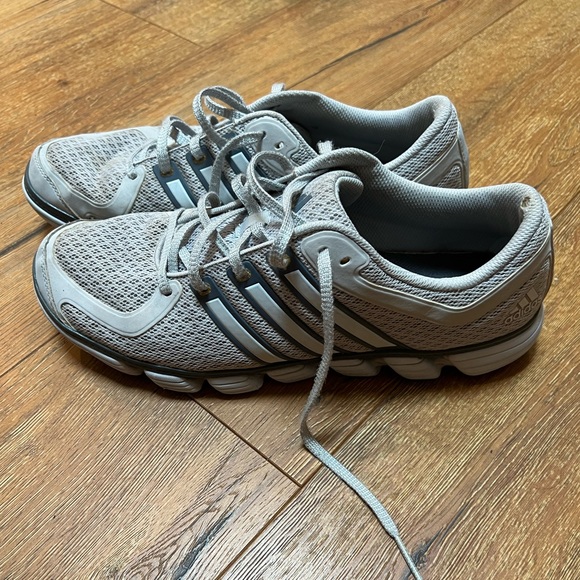 Adidas Athletic Shoe Men’s Size 11 - Picture 1 of 6